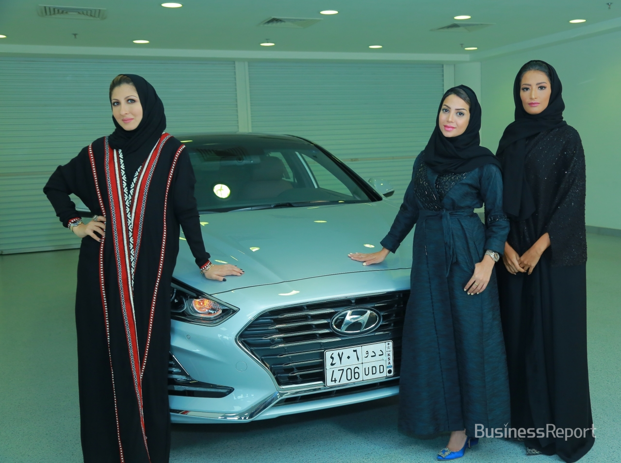 사우디아라비아의 현대자동차 브랜드 홍보대사로 선정된 (좌측부터) 패션 디자이너 림 파이잘(Reem Faisal), 사업가 바이안 린자위(Bayan Linjawi), 라디오 프로그램 진행자이자 여행 블로거인 샤디아 압둘 아지즈(Shadia Abdulaziz).(사진제공=현대차)