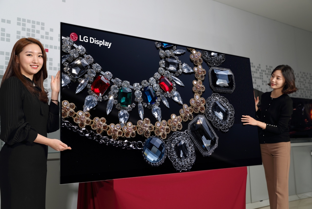 세계 최초 88인치 8K OLED 디스플레이 세계 최초 88인치 8K OLED 디스플레이