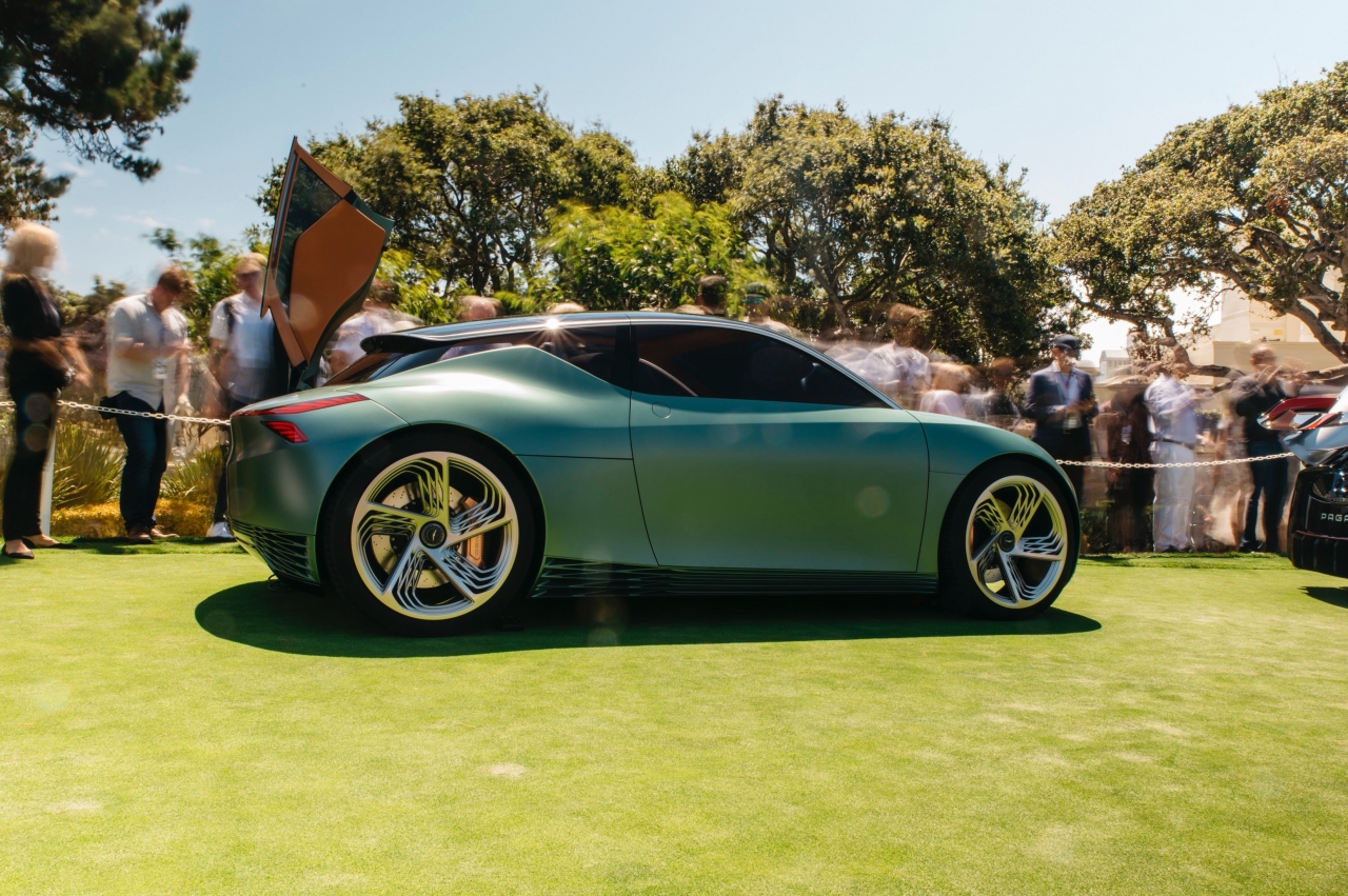 '몬터레이 카 위크 2019(Monterey Car Week 2019)' 기간 중 최고의 클래식카를 뽑는 경연 대회인 '페블비치 콩쿠르 드 엘레강스(Pebble Beach Concorso d'Elegance)' 현장에 전시된 제네시스 브랜드의 콘셉트카 '민트 콘셉트'