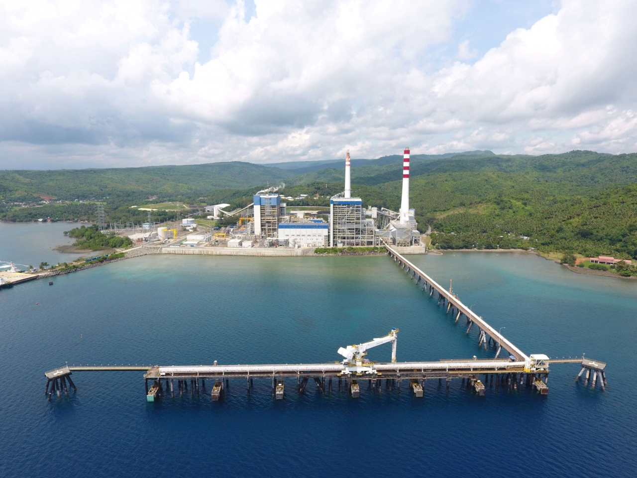 대림산업이 준공한 필리핀 최초의 초임계압 방식의 산 부에나벤튜라 초임계압 석탄화력발전소 전경.