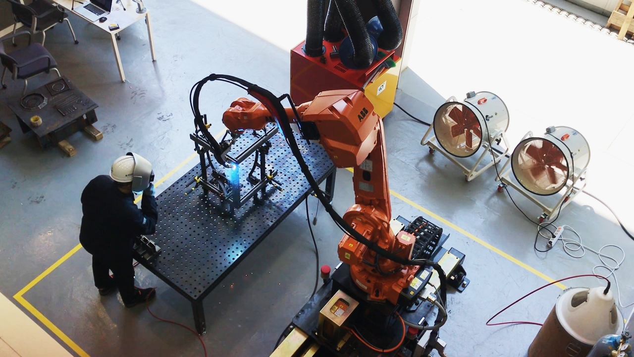 현대건설 산업용 로봇.