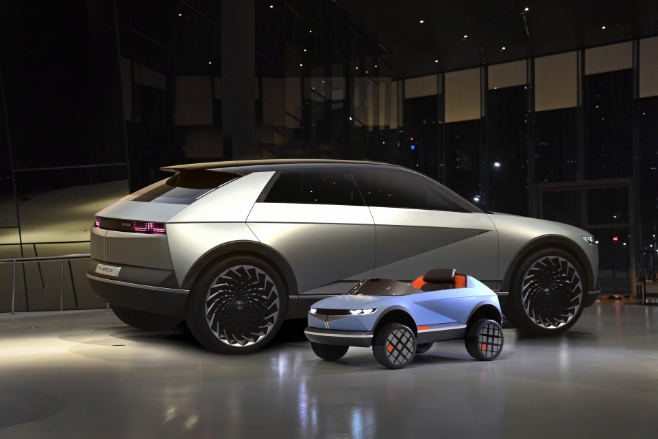 현대차그룹, 미래 모빌리티의 다양한 가능성을 실험하기 위해 EV 콘셉트카 45 디자인 활용한 어린이 전동차 제작