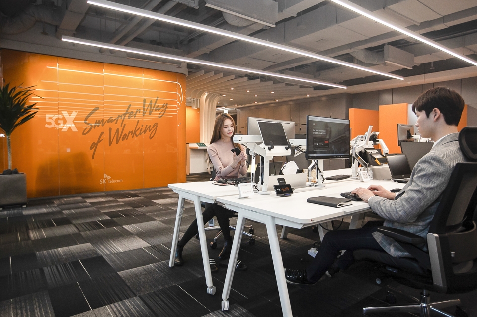 ‘워크 애니웨어’ 문화에 맞춰 직원들이 원하는 시간과 장소에 맞춰 공유오피스에서 근무하는 모습이다.