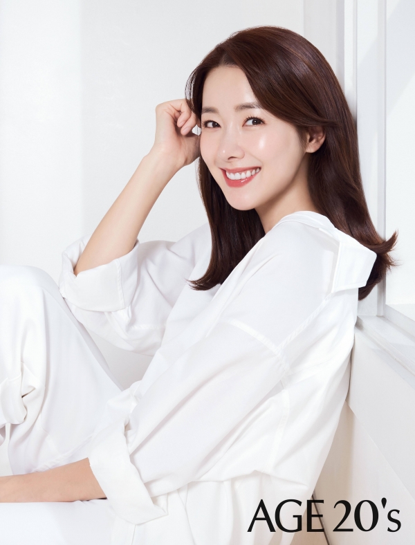 AGE 20s 새 모델로 배우 소이현