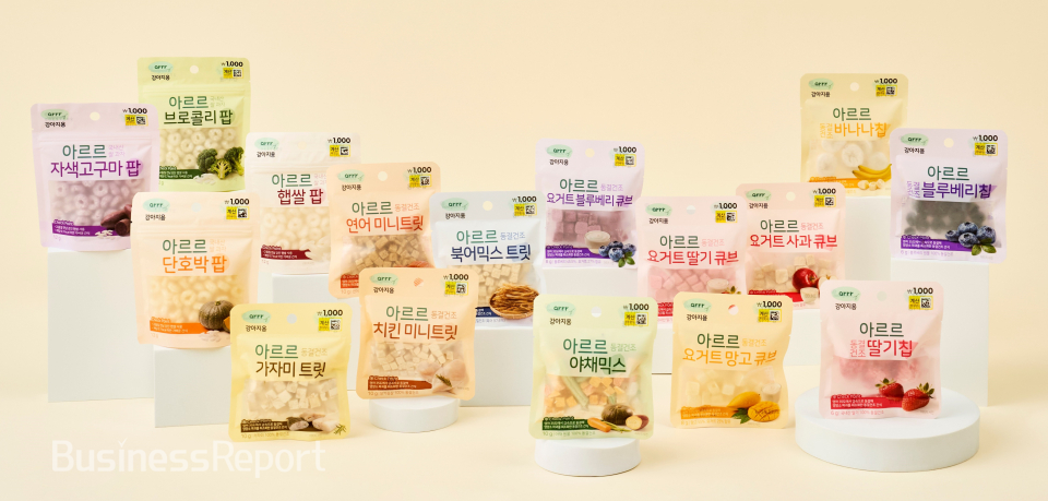 동원F&B 아르르, 다이소에서 반려견용 밥·꾸 간식 16종 출시