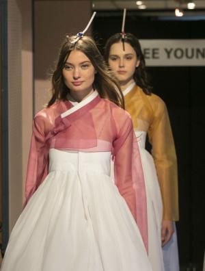 한복진흥센터, ‘한불수교 130주년 기념’ 패션의 고장 프랑스에서 한복 패션쇼 개최