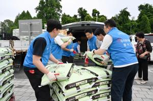 우리금융, 골프대회 수익금과 선수들의 상금 기부로 사회복지시설에 쌀 14톤 기증