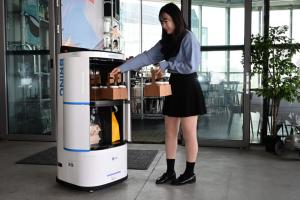 LG전자, AI 클로이 로봇 앞세워  배송 서비스 분야 디지털 전환 가속화